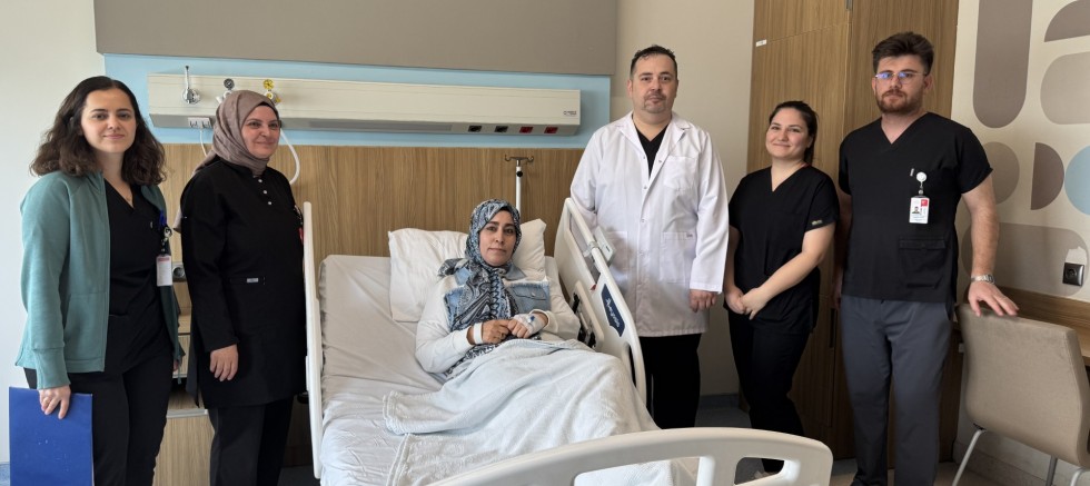 10 yıldır goğüs ağrısı yapan kıkırdak tümöründen kurtuldu