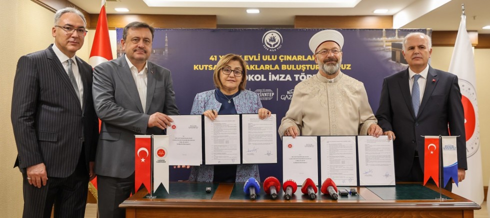  15 BİN BAŞVURUNUN YAPILDIĞI UMRE ZİYARETİ PROJESİNİN İLK TALİHLİLERİ BELLİ OLDU