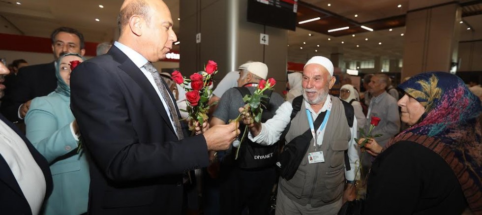  300 KİŞİLİK İLK KAFİLE UMRELERİNİ TAMAMLAYARAK YURDA DÖNDÜ