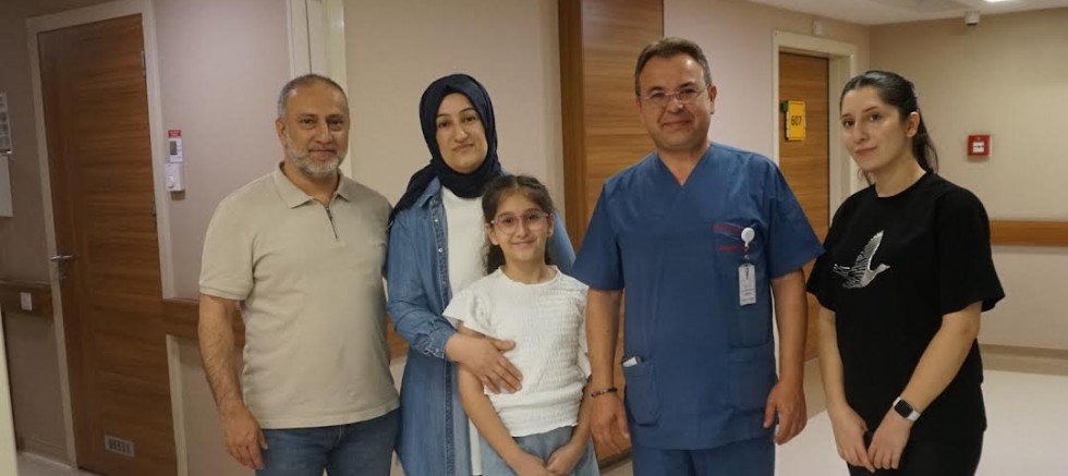 500’DEN FAZLA TAŞLA YAŞADI: YILLAR SÜREN AĞRININ ALTINDAN ŞAŞIRTAN TEŞHİS ÇIKTI