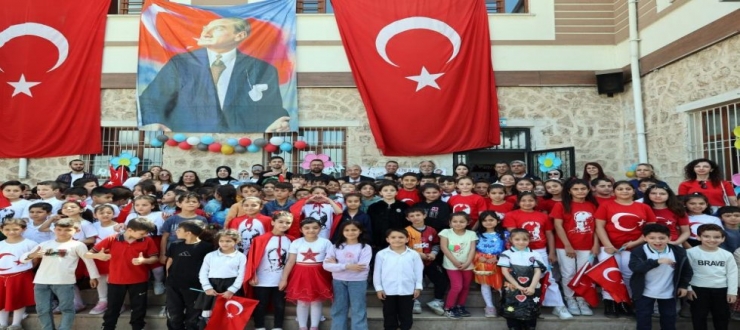 Abdulkadir Konukoğlu mezun olduğu ilkokulda Anılarını tazeledi