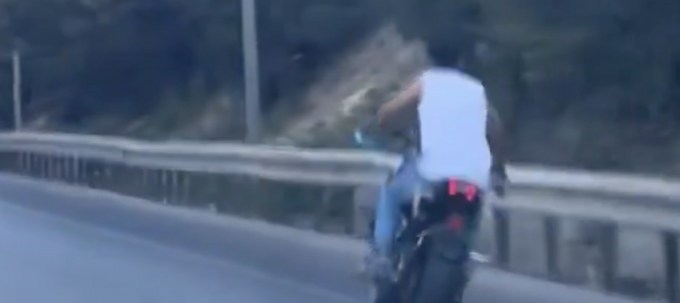 Adliye ile Güvenevler Arasında Kasksız ve Plakasız Motosiklet Tehlikesi