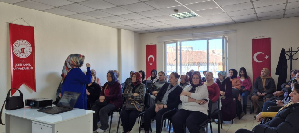 AİLE AKADEMİSİNDE AKRAN ÇATIŞMASI EĞİTİMİ