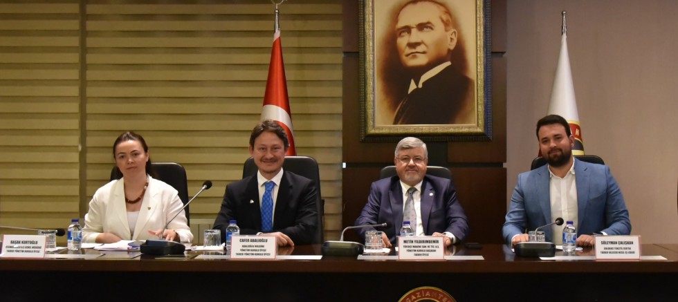 AİLE ŞİRKETLERİNDE KURUMSALLAŞMA KONUSU GSO’DA KONUŞULDU