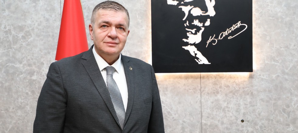 AKINCI’DAN FAİZ İNDİRİMİ DEĞERLENDİRMESİ: “KREDİ PİYASALARINA YANSIMASI BELİRLEYİCİ OLACAK”