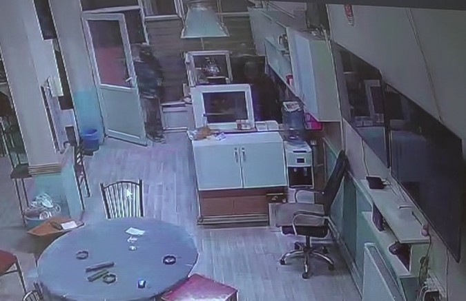 Altın ve dövizlerini 3 aydır yanında taşıyan adam gasp edildi