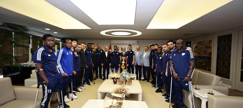 Ampute Futbol Takımı, Tahmazoğlu’nu makamında ziyaret etti