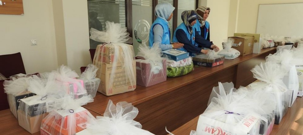 Annelere ve genç kızlara en mutlu günlerinde anlamlı hediye