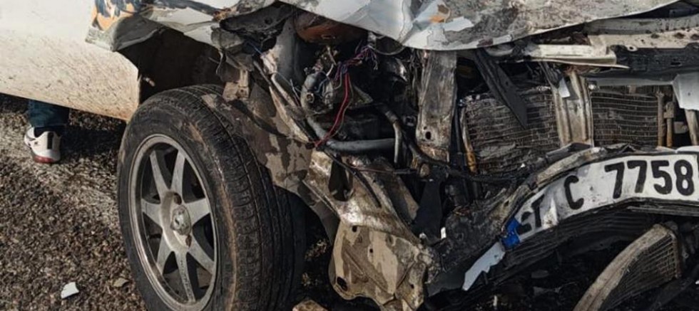 Araban'da otomobil ile kamyonet çarpıştı: 2 yaralı