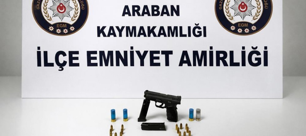 Araban'da şüpheli araçta ruhsatsız silah ele geçirildi: 1 gözaltı