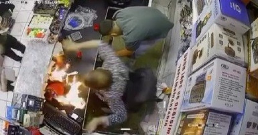 Ateşle oynadı yerinden böyle zıpladı