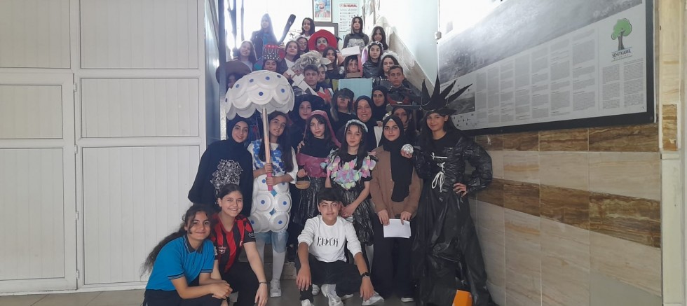 ATIK MALZEMELERLE HAZIRLANAN KIYAFETLER