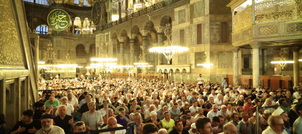 Ayasofya’nın ibadete açılışının 5. yılında sabah namazında dualar Gazze ve tüm mazlumlar için yükseldi