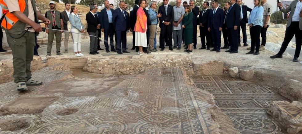 Bakan Ersoy, Dülük Antik Kenti'nde müzik dinletisine katıldı