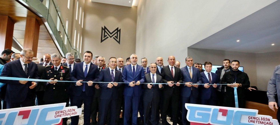 BAKAN IŞIKHAN’IN KATILIMIYLA GAÜN’DE İPEK YOLU KARİYER FUARI AÇILDI