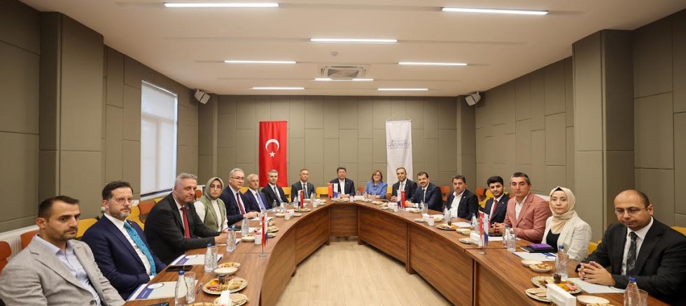 BAKAN TUNÇ: AİLE AKADEMİSİ ÖRNEK BİR UYGULAMA, TÜM TÜRKİYE’YE YAYILMALI