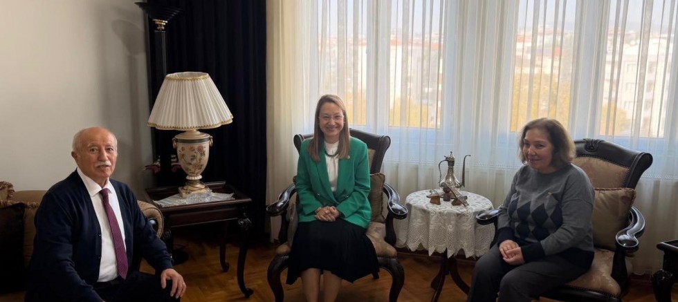 BAKBAK’TAN ÖĞRETMENLER GÜNÜNÜ KUTLADI. “EĞİTİMİN KALBİNDE ÖĞRETMEN VAR”