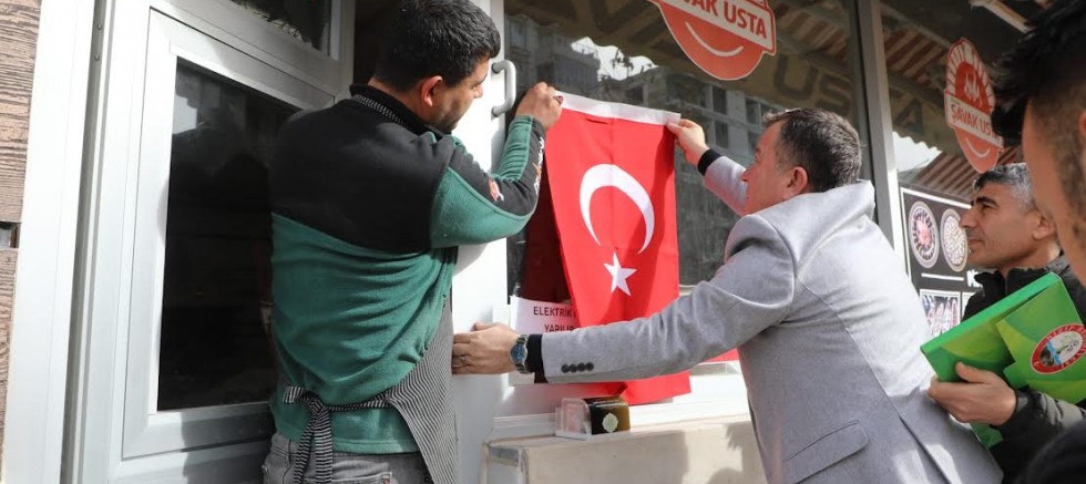 Başkan Doğan’dan bayrak saldırısına tepki: "Canımız pahasına korumaya ant içmiş bir nesiliz"