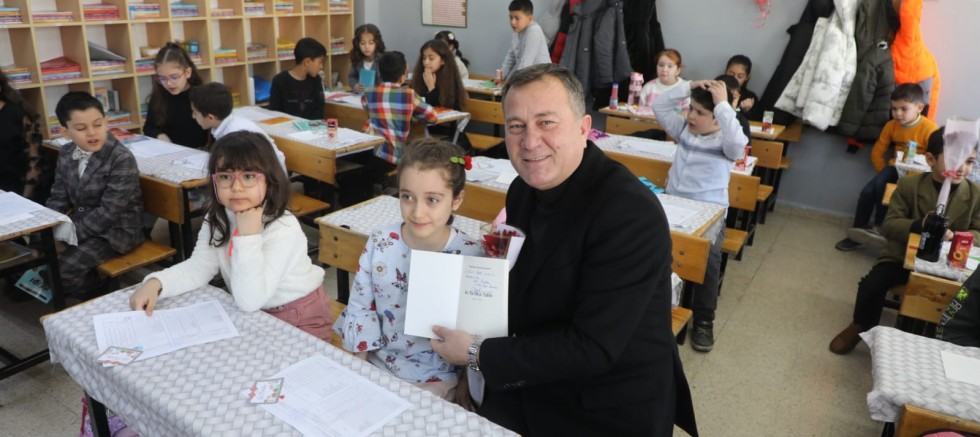 Başkan Doğan, öğrencilerin karne heyecanına ortak oldu