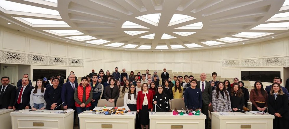  BAŞKAN FATMA ŞAHİN’İN ÖNCÜLÜĞÜNDE GENÇLERİN SESİ KARAR MASASINDA!