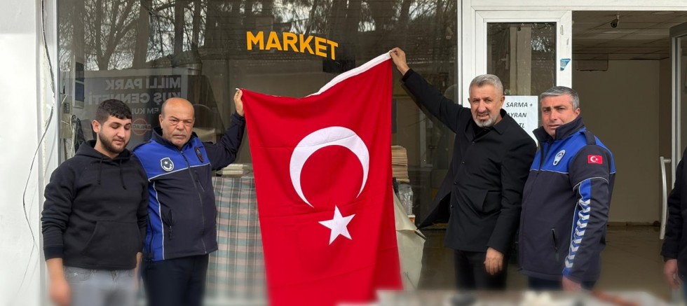 Başkan Güzel; Karkamış’ı Ay Yıldızlı Bayraklarla Donattı