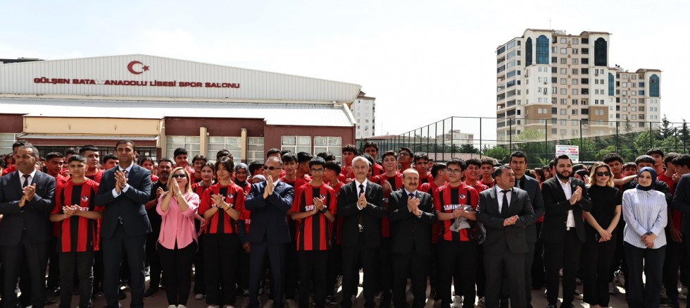 BAŞKAN MEHMET TAHMAZOĞLU’DAN 160.000 ÖĞRENCİYE FORMA