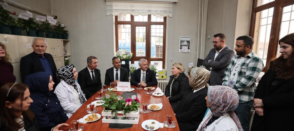 BAŞKAN MEHMET TAHMAZOĞLU ÖĞRETMENLERİ UNUTMADI