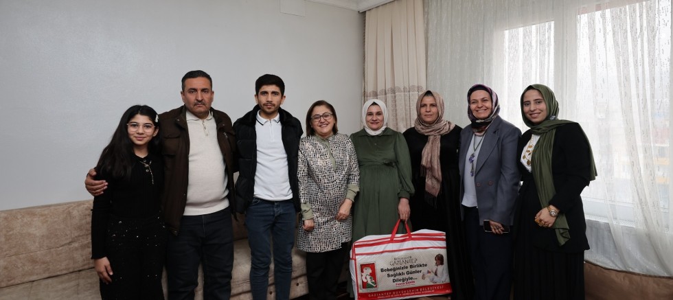  BAŞKAN ŞAHİN, “BİR UMUT BİR CAN” PROJESİ’NDEN YARARLANAN ÇİFTİ ZİYARET ETTİ