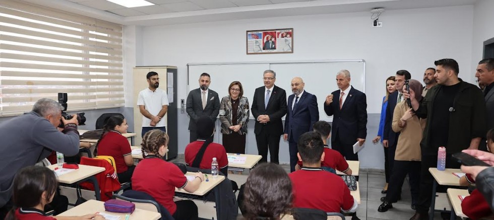 BAŞKAN ŞAHİN, BU YILIN İLK DENEME SINAVINDA ÖĞRENCİLERLE BİR ARAYA GELDİ