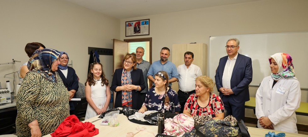 BAŞKAN ŞAHİN, GASMEK’TE EĞİTİM ALAN ÖĞRENCİLERİN YETENEKLERİNİ İLGİYLE İZLEDİ