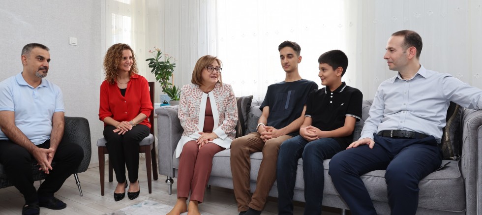 BAŞKAN ŞAHİN, GAZİANTEP’E ÇİFTE GURUR YAŞATAN ÖZYURTSEVEN KARDEŞLERİ ZİYARET ETTİ