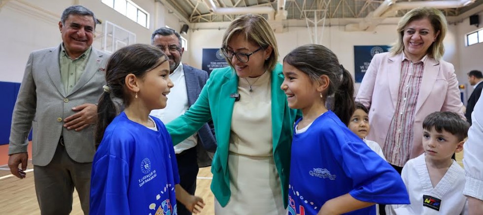  BAŞKAN ŞAHİN YAZ OKULLARI’NDAN YARARLANAN ÇOCUKLARLA BİR ARAYA GELDİ