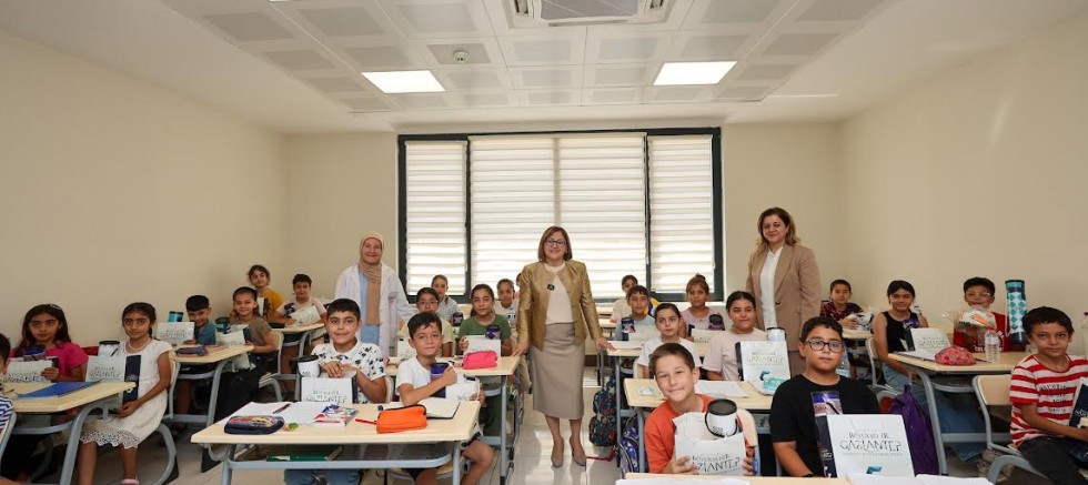 BAŞKAN ŞAHİN YAZ OKULLARINDAN FAYDALANAN ÇOCUKLARI ZİYARETTE BULUNDU