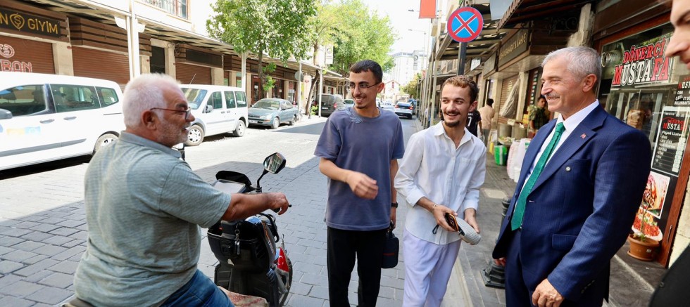 BAŞKAN TAHMAZOĞLU ÇARŞI ESNAFI VE VATANDAŞLARLA BULUŞTU