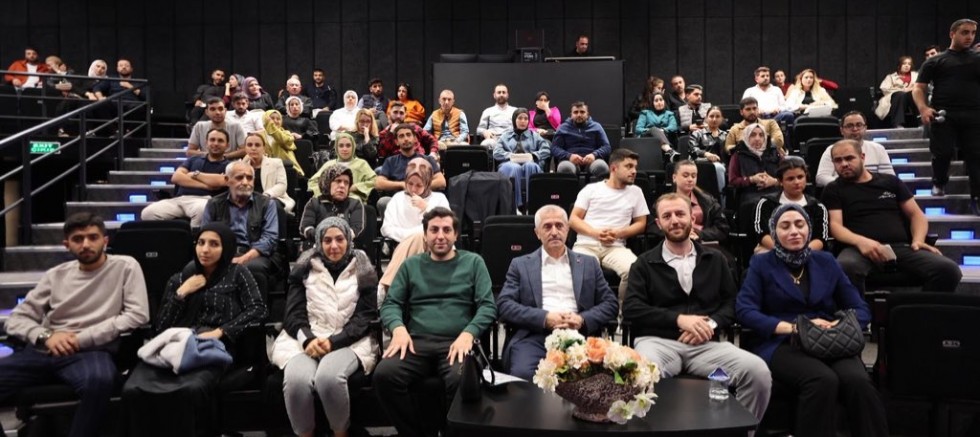 BAŞKAN TAHMAZOĞLU, EVLİLİK OKULU ÇİFTLERİYLE BULUŞTU