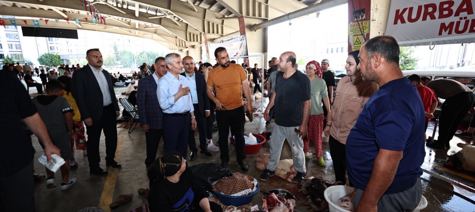 BAŞKAN TAHMAZOĞLU KURBAN KESİM ALANLARINI ZİYARET ETTİ