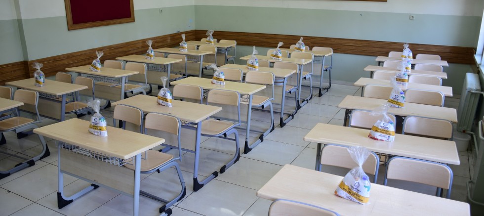 BAŞKAN TAHMAZOĞLU’NDAN LGS SINAVINA GİREN ÖĞRENCİLERE SÜRPRİZ