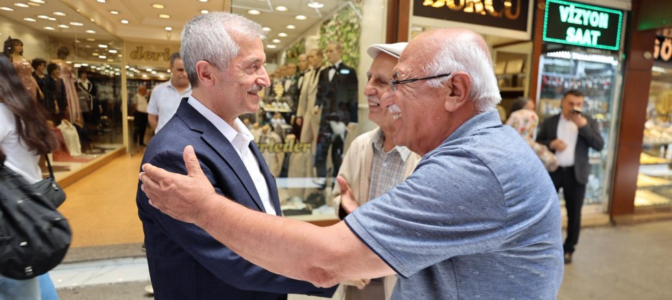 BAŞKAN TAHMAZOĞLU VATANDAŞ VE ESNAF İLE İÇ İÇE