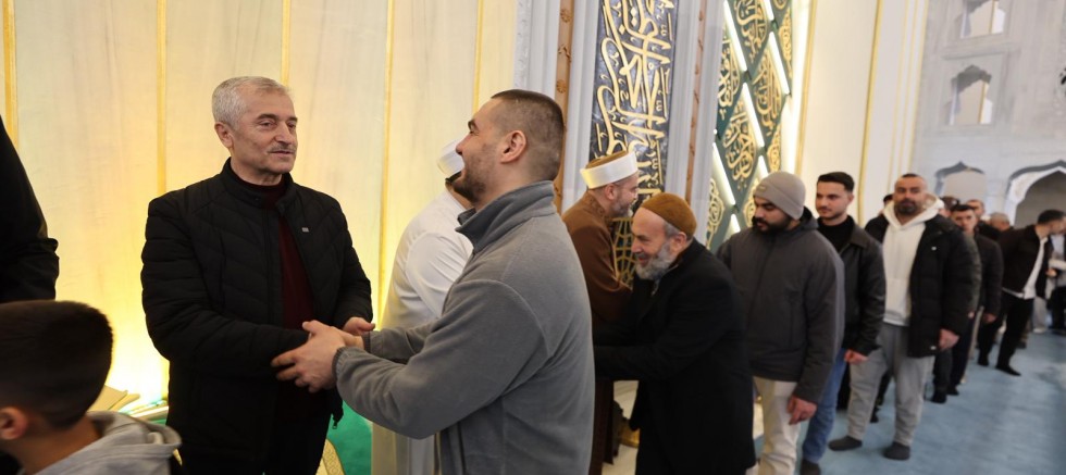 BAŞKAN TAHMAZOĞLU VATANDAŞLARLA BAYRAMLAŞTI