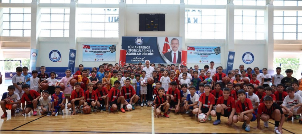 BAŞKAN TAHMAZOĞLU YAZ SPOR OKULU ÖĞRENCİLERİYLE BULUŞTU
