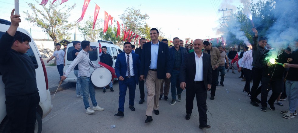 BAŞKAN YILMAZ’A MİTİNG GİBİ KARŞILAMA