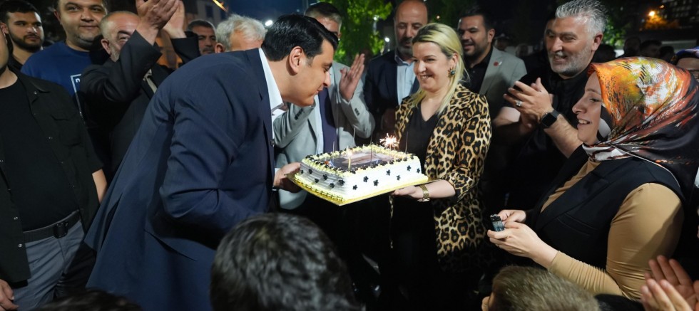 BAŞKAN YILMAZ’A VATANDAŞLARDAN DOĞUM GÜNÜ SÜRPRİZİ