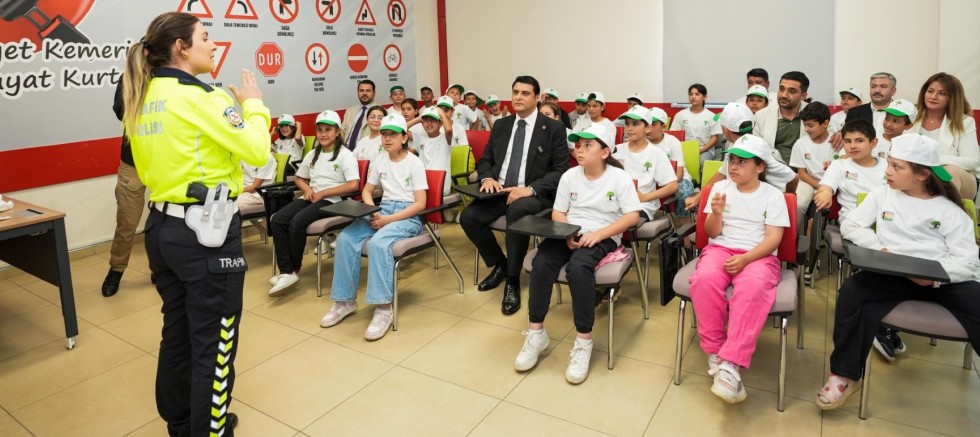 BAŞKAN YILMAZ, ÇOCUKLARLA TRAFİK EĞİTİMİNE KATILDI