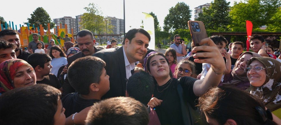 BAŞKAN YILMAZ’DAN ÇOCUKLARA SÜRPRİZ ZİYARET