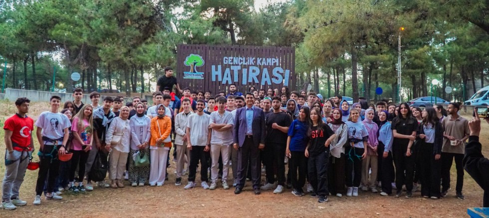 BAŞKAN YILMAZ’DAN GENÇLERE SÜRPRİZ ZİYARET