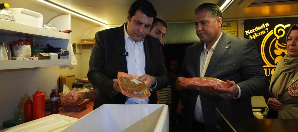 BAŞKAN YILMAZ’DAN KÖFTECİLERE GECE DENETİMİ