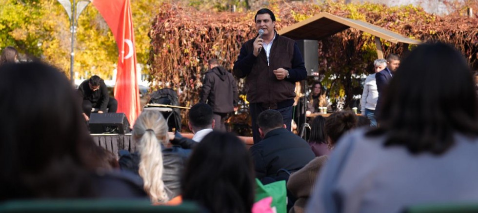 Başkan Yılmaz Gençlerle Kampüste Bir Araya Geldi