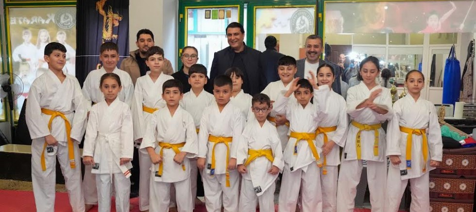  Başkan Yılmaz Karşıyaka’da Vatandaşlarla Buluştu: Yeni Kütüphane Müjdesi!