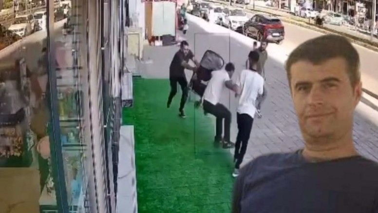 Bıçaktan kaçan şahıs minibüsün altında can verdi