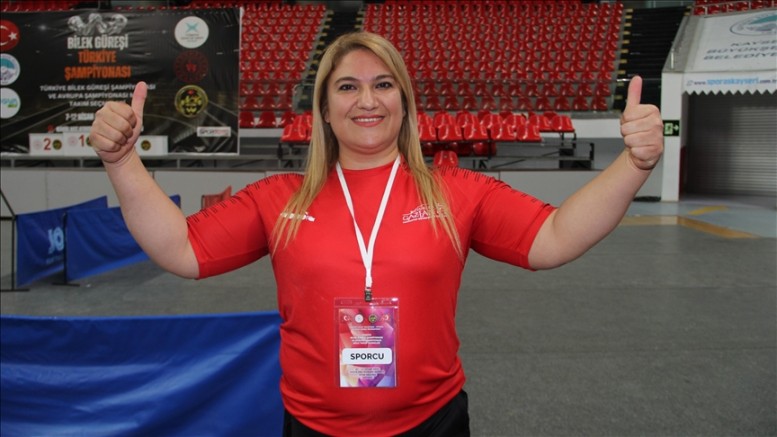 Bilek güreşinde 16 Türkiye birinciliği olan Aynur Bozdemir, uluslararası şampiyonluklar peşinde